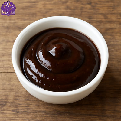 sos-hoisin-glossy-and-thick-in-a-white-bowl-with-wooden-background