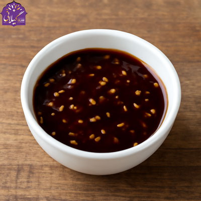 sos-tond-boldak-with-chili-and-garlic-in-a-white-bowl