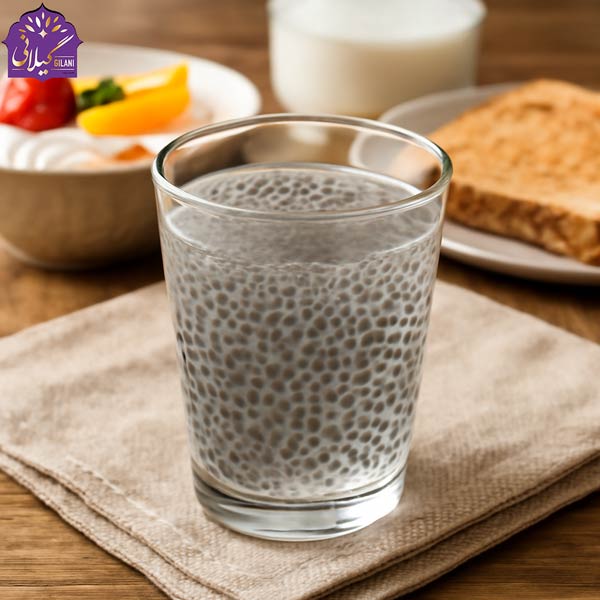 دانه‌های-چیا-در-لیوان-آب-داخل-سفره-صبحانه،-با-دسر-و-مواد-غذایی-ساده-در-پس‌زمینه