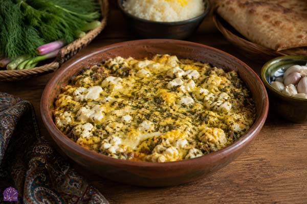 غذای-سنتی-گیلان-پنیر-بیج-یا-پنیر-برشته