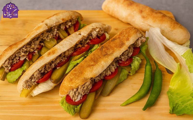 طرز تهیه ساندویچ دهه شصتی تن ماهی با نان بولکی | خانگی و نوستالژیک